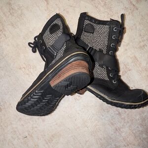 Stylish Black and Brown Men's Boots